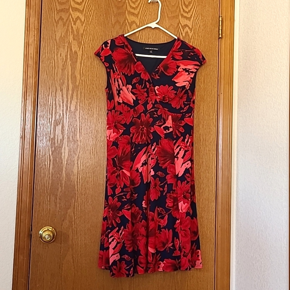 JonesWear Dress Red floral
